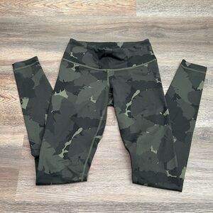 Lululemon Camouflage Leggings 30” Inseam Green Size 4